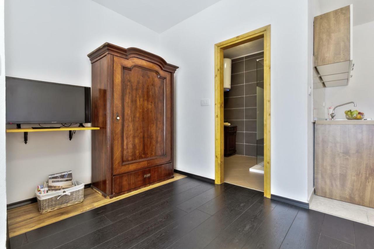 Apartmani Anna Umag Exterior photo